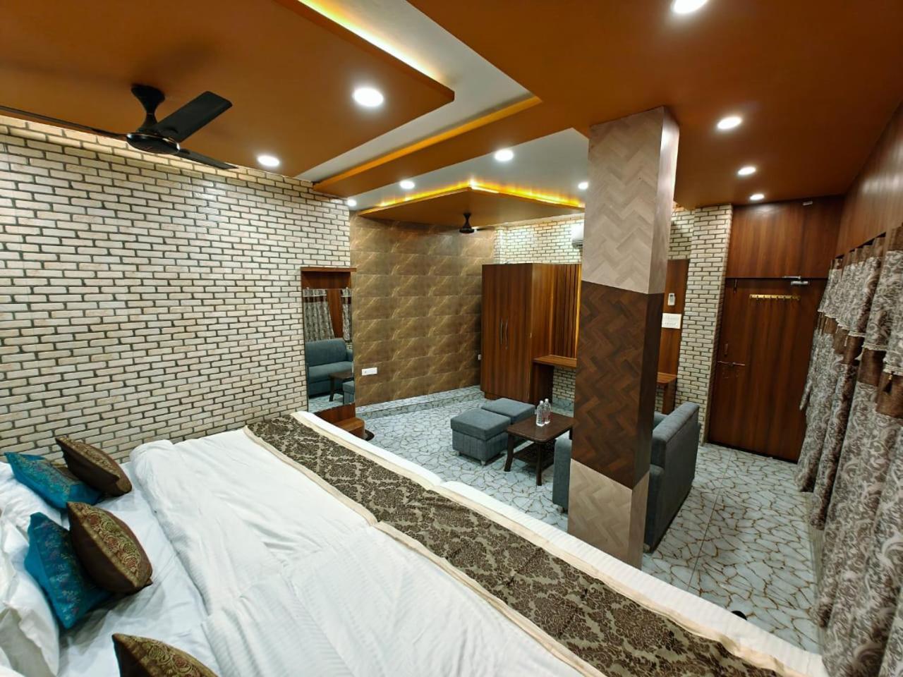 Shri Kailash Pati Guest House- Opposite Kashi Vishwanath Temple - Varanasi — Photos 3